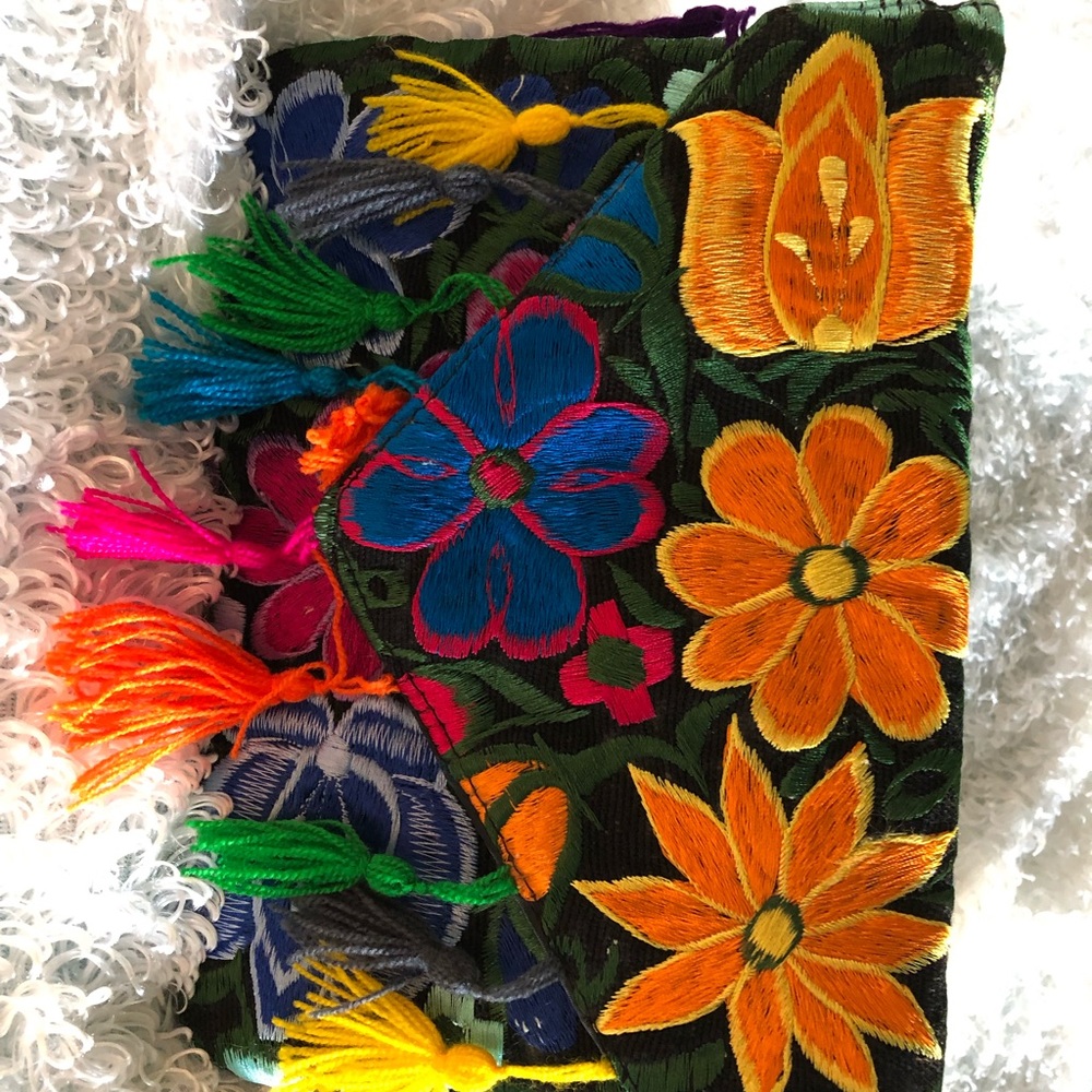 Floral oversize clutch bag 9 1/2” x 7” - Picture 4 of 7